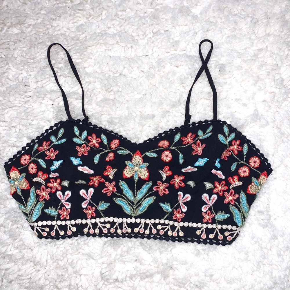 NWOT, F21 embroidered bralette crop top size small
